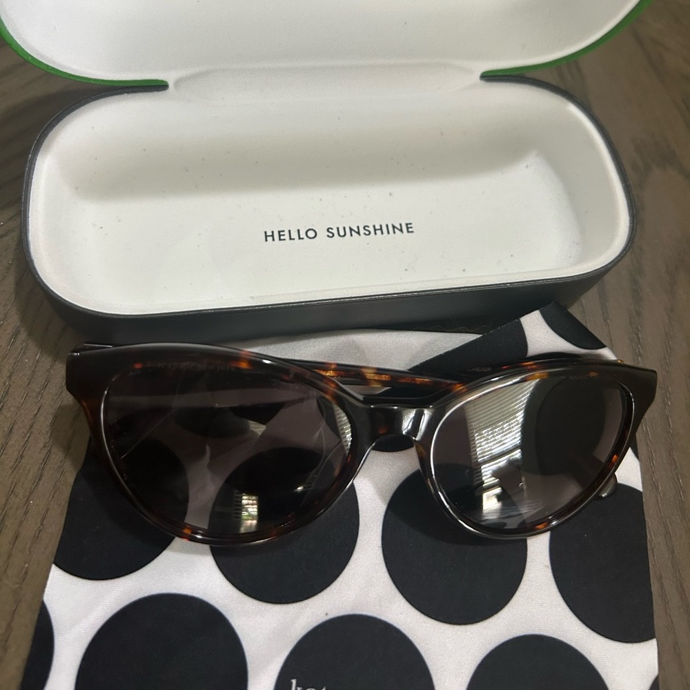 Great Condition Kate Spade Sunglasses w/Case
